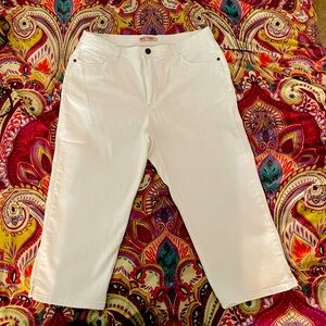 Classic White Lee jeans Size 16, 90s fit, Capri length!